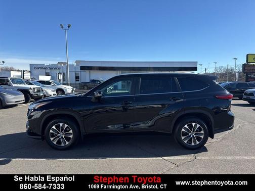 Midnight Black Metallic 2023 Toyota Highlander XLE