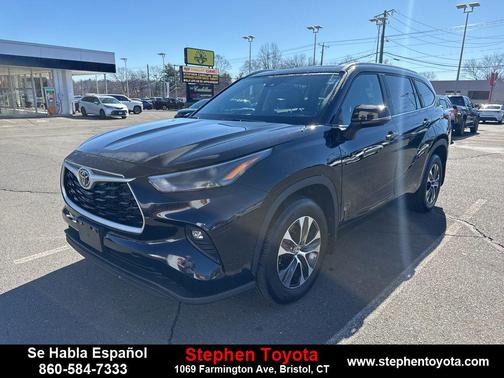 Midnight Black Metallic 2023 Toyota Highlander XLE