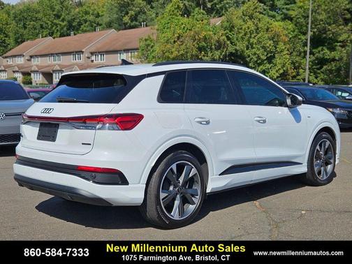 Glacier White Metallic 2025 Audi Q4 e-tron 55 quattro Premium