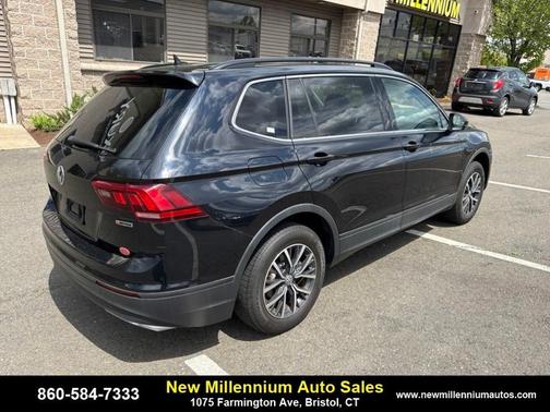 Deep Black Pearl Effect 2019 Volkswagen Tiguan 2.0T SE