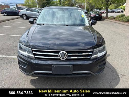 Deep Black Pearl Effect 2019 Volkswagen Tiguan 2.0T SE