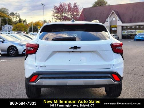 Summit White 2025 Chevrolet Trax LT