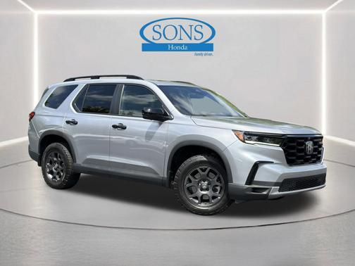 Lunar Silver Metallic 2025 Honda Pilot