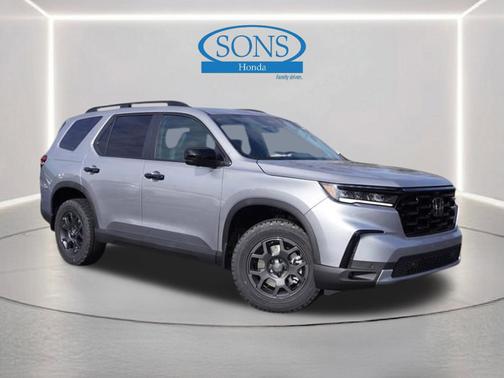 Lunar Silver Metallic 2025 Honda Pilot