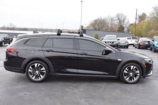 Photo 2 of 35 of 2019 Buick Regal TourX Base