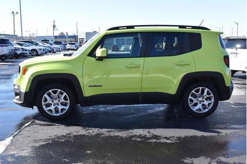 Photo 3 of 5 of 2017 Jeep Renegade Latitude
