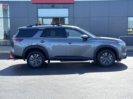 Gun Metallic 2024 Nissan Pathfinder SV