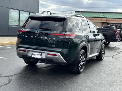 2024 Nissan Pathfinder Platinum