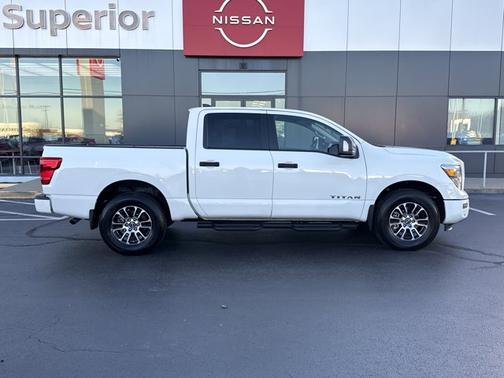 2024 Nissan Titan SV