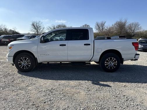 2024 Nissan Titan SV