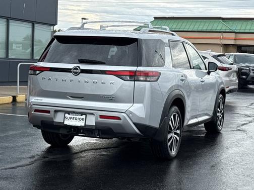 2024 Nissan Pathfinder Platinum