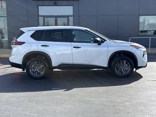 Everest White P 2024 Nissan Rogue S