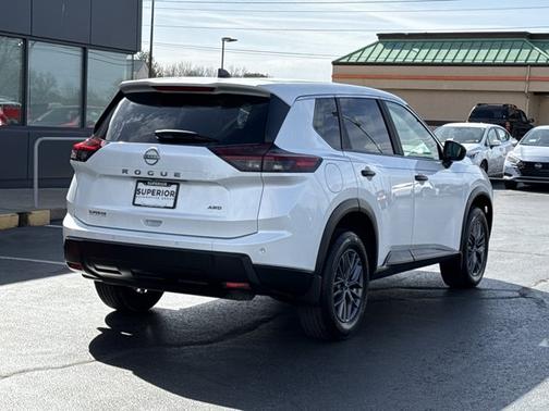 Everest White P 2024 Nissan Rogue S