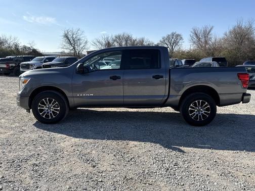 2024 Nissan Titan SV