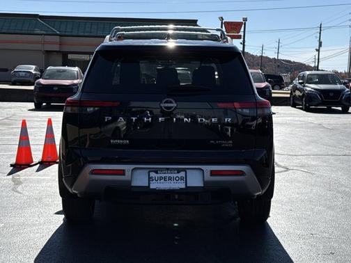2024 Nissan Pathfinder Platinum