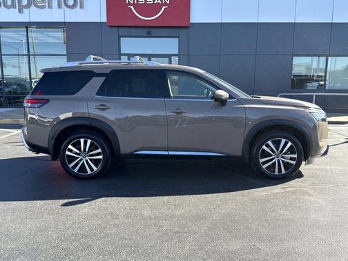 2024 Nissan Pathfinder Platinum