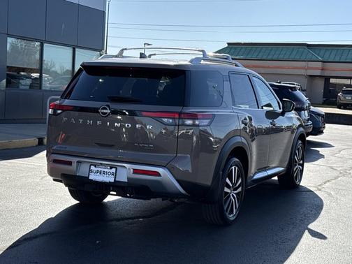 2024 Nissan Pathfinder Platinum
