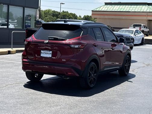 2 Tone Red / Black Roof 2022 Nissan Kicks SR