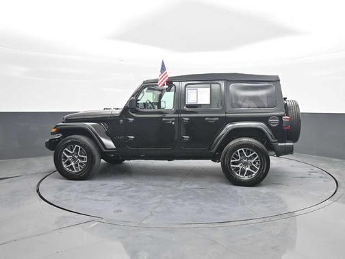 Black Clearcoat 2025 Jeep Wrangler Sahara