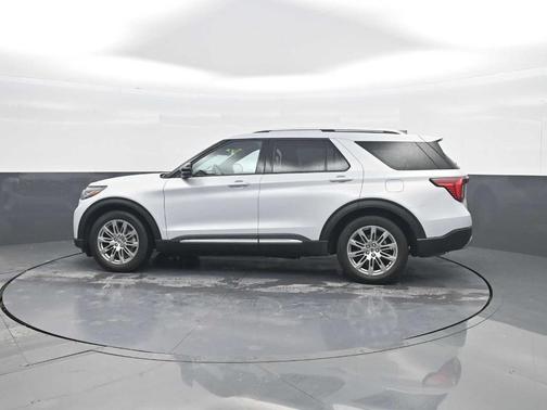 Space White Metallic 2025 Ford Explorer Platinum