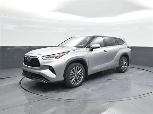 2022 Toyota Highlander Hybrid Platinum