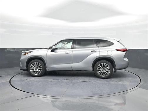 2022 Toyota Highlander Hybrid Platinum