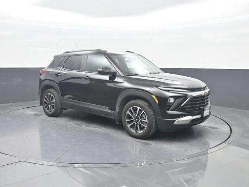 Mosaic Black Metallic 2026 Chevrolet Trailblazer LT