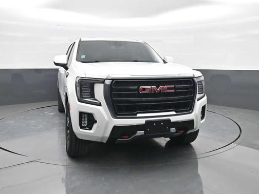 Summit White 2022 GMC Yukon XL AT4