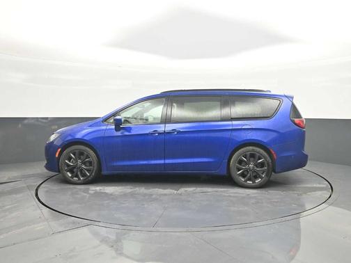 Ocean Blue Metallic 2019 Chrysler Pacifica Touring-L Plus