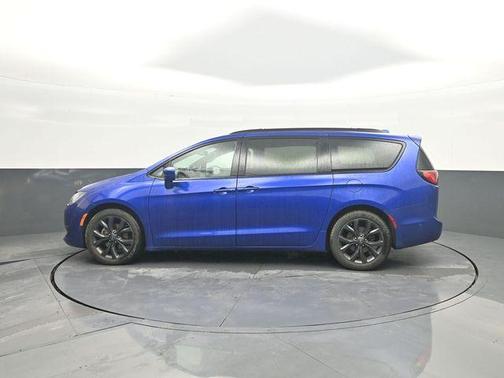 Ocean Blue Metallic 2019 Chrysler Pacifica Touring-L Plus