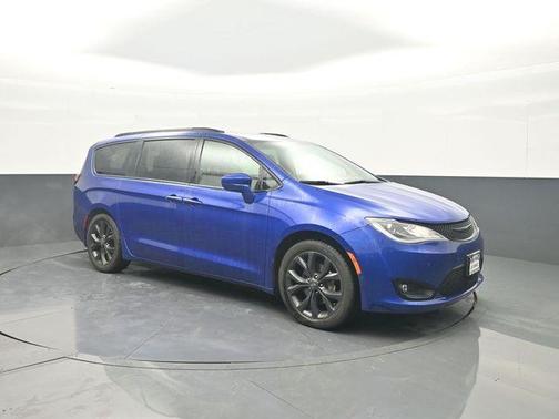 Ocean Blue Metallic 2019 Chrysler Pacifica Touring-L Plus