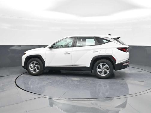 2023 Hyundai TUCSON SE