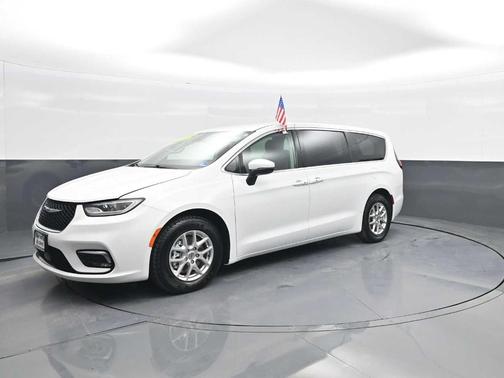 Bright White Clearcoat 2023 Chrysler Pacifica Touring-L