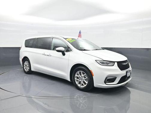 Bright White Clearcoat 2023 Chrysler Pacifica Touring-L