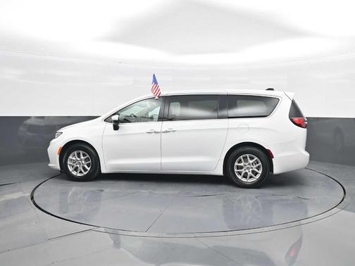Bright White Clearcoat 2023 Chrysler Pacifica Touring-L