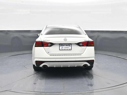 White 2021 Nissan Altima 2.5 SL