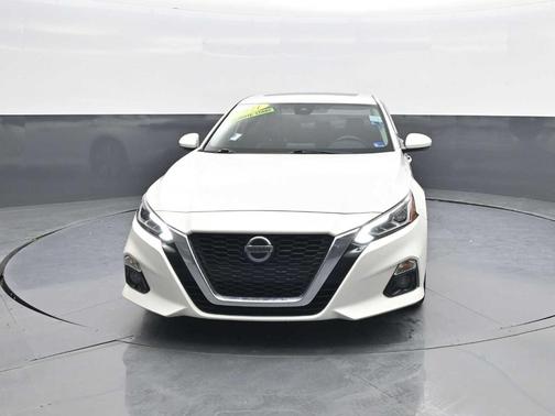 White 2021 Nissan Altima 2.5 SL