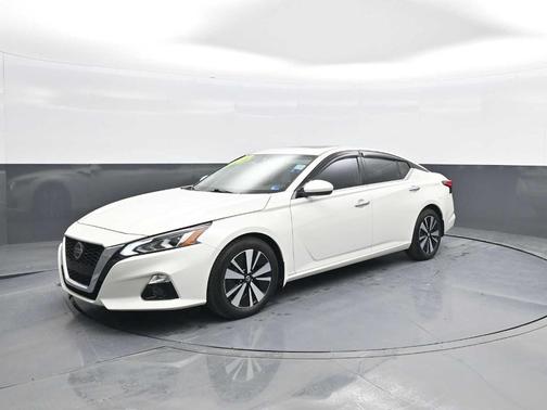 White 2021 Nissan Altima 2.5 SL