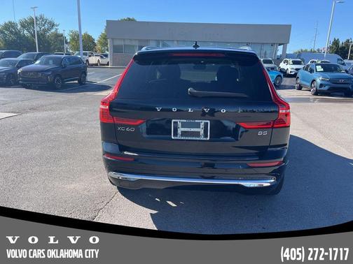 2023 Volvo XC60 B5 Ultimate Bright Theme
