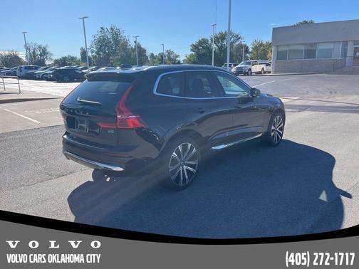 2023 Volvo XC60 B5 Ultimate Bright Theme