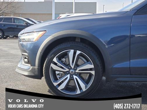 2025 Volvo V60 Cross Country B5 Plus