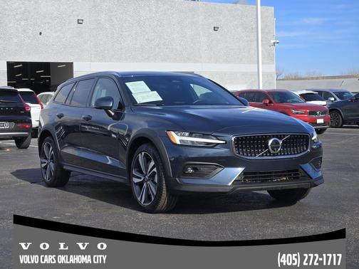 2025 Volvo V60 Cross Country B5 Plus