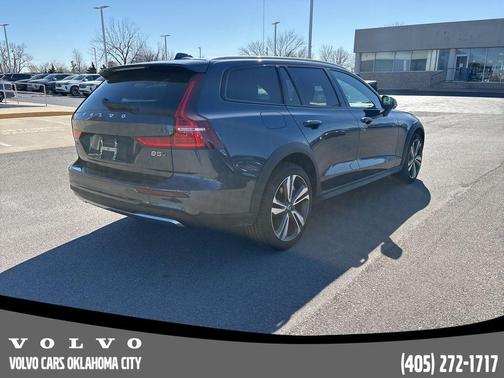 2025 Volvo V60 Cross Country B5 Plus