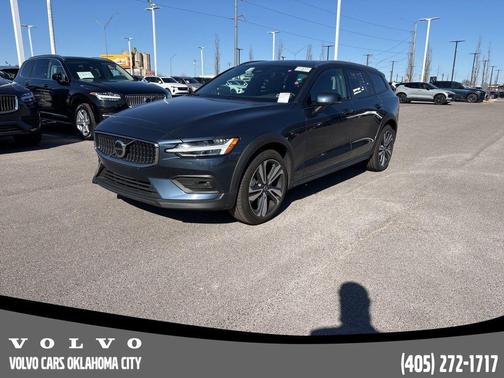 2025 Volvo V60 Cross Country B5 Plus