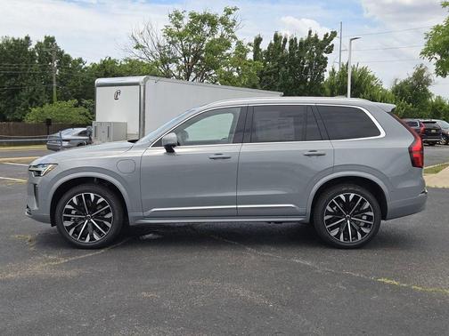 2026 Volvo XC90 Plug-In Hybrid T8 Plus 7-Seater