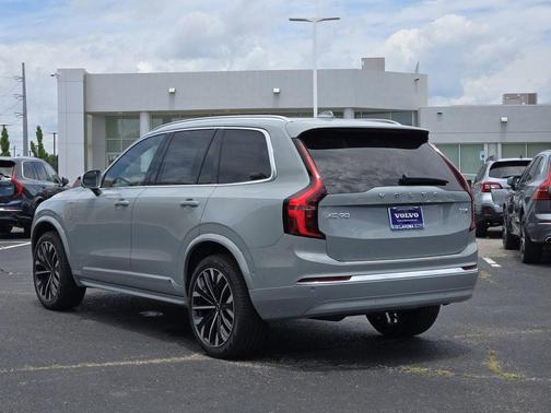 2026 Volvo XC90 Plug-In Hybrid T8 Plus 7-Seater