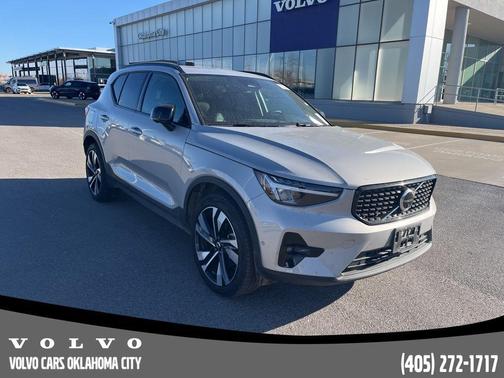 2025 Volvo XC40 B5 Plus Dark Theme