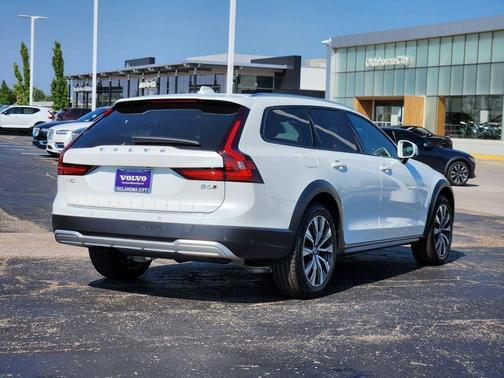 2026 Volvo V90 Cross Country B6 Ultra