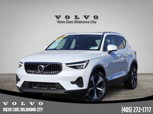 2025 Volvo XC40 B5 Core Bright Theme