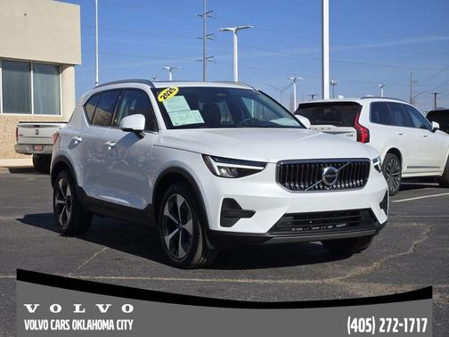 2025 Volvo XC40 B5 Core Bright Theme
